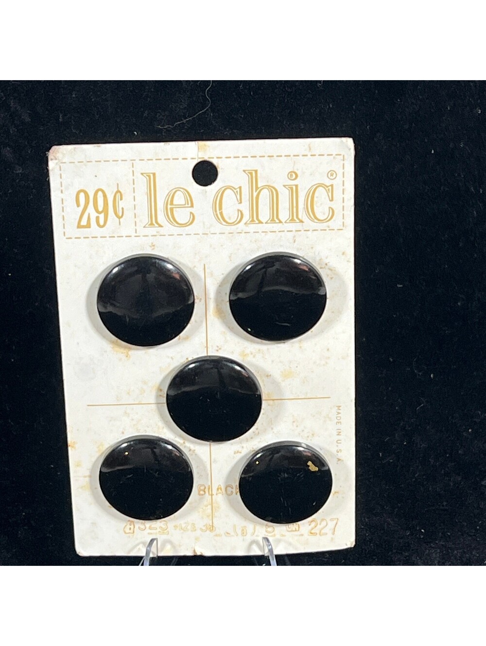 Vintage le chic Black Buttons Card with 5 Buttons
